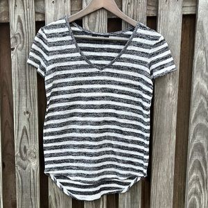 Ana lightweight short sleeved shirt striped black and white XS v-neck